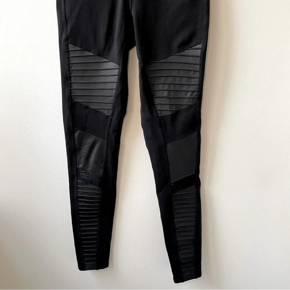 Alo Yoga High Waist Moto Leggings, Black/Black Glossy, Women’s Small - Picture 4 of 12